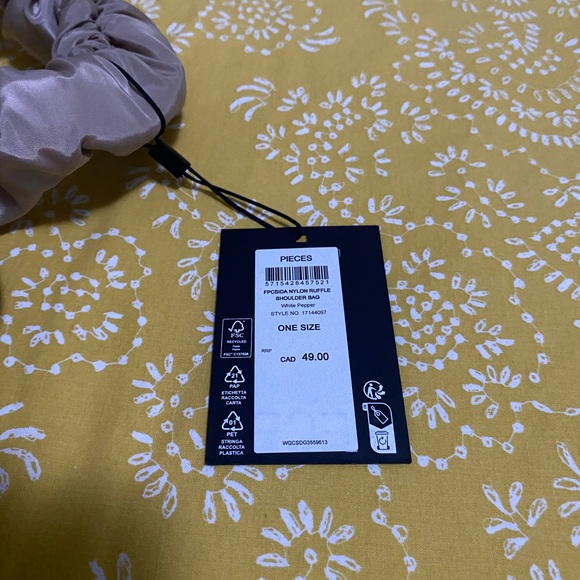 NWT - Nylon Ruffle bag - Picture 3 of 4